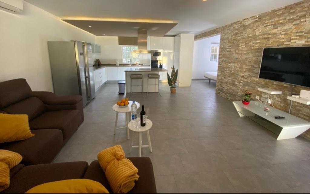 Sunny Carmelito Deluxe Apartment Mogan Luaran gambar